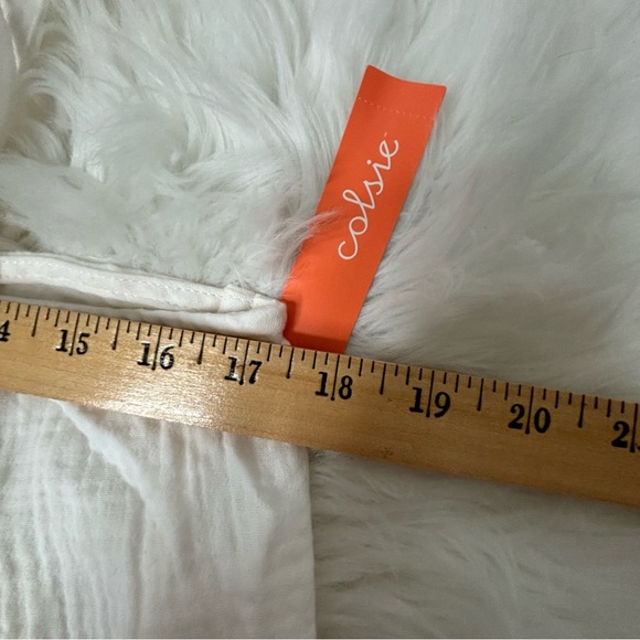 NWT Colsie white flowy tank top Medium - Picture 9 of 9